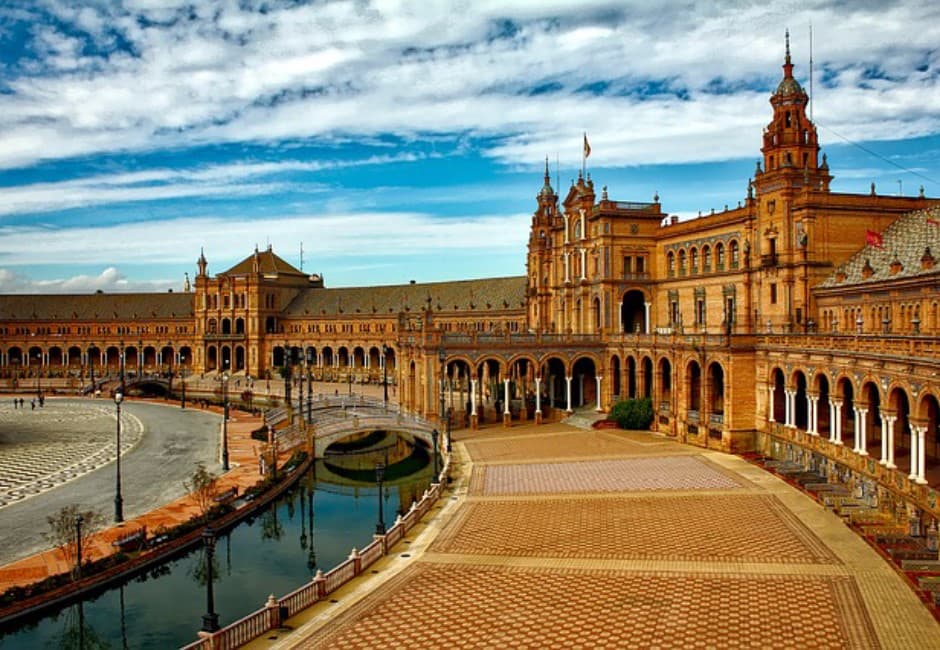 為何西班牙人這麼晚才吃飯?活在「錯誤時區」79年的特別作息!