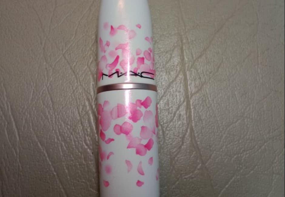 她po男友送的唇膏…老司機都笑了:光看外殼都知道母湯