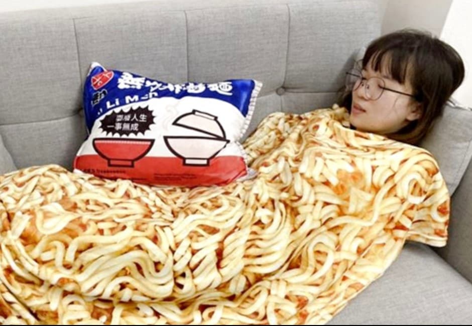 交換禮物首選?一包「無力炸醬麵」讓人只想躺著
