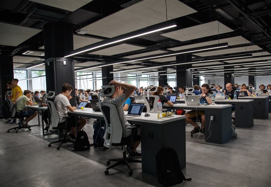 笑到你心裡發寒!職場超愛背後捅刀的3大星座