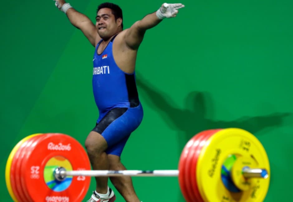 舉不起來就跳一波!奧運選手落敗仍跳「開心舞」 背後原因逼哭網