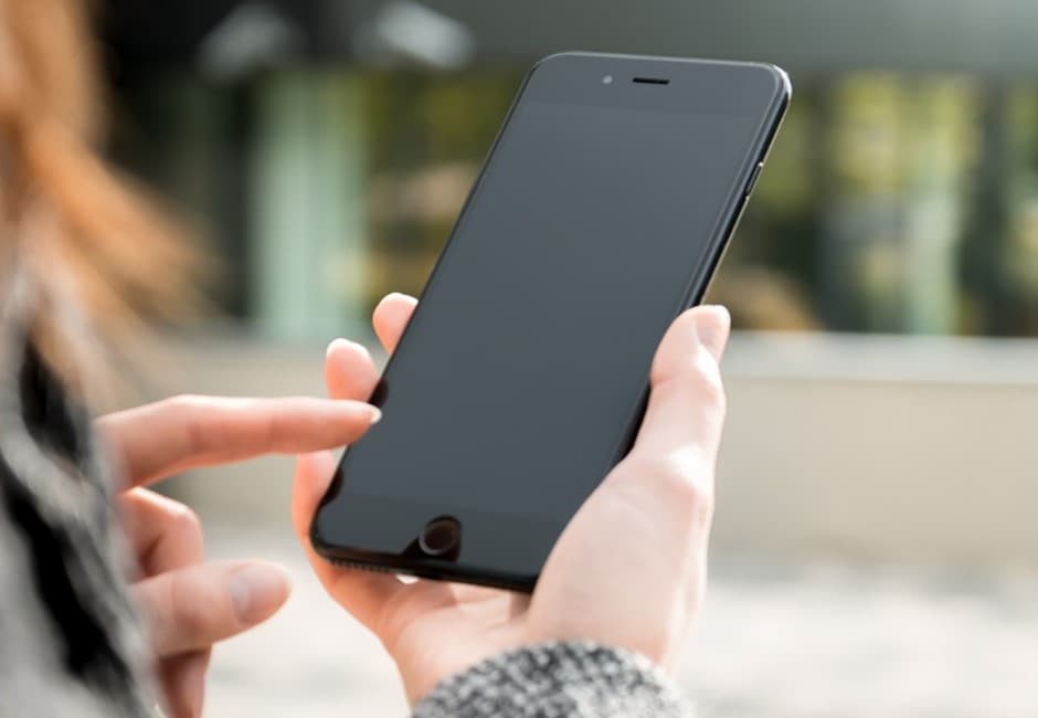 店員擅自改密碼?通訊行拿媽媽手機操作 下秒信箱被強制登出