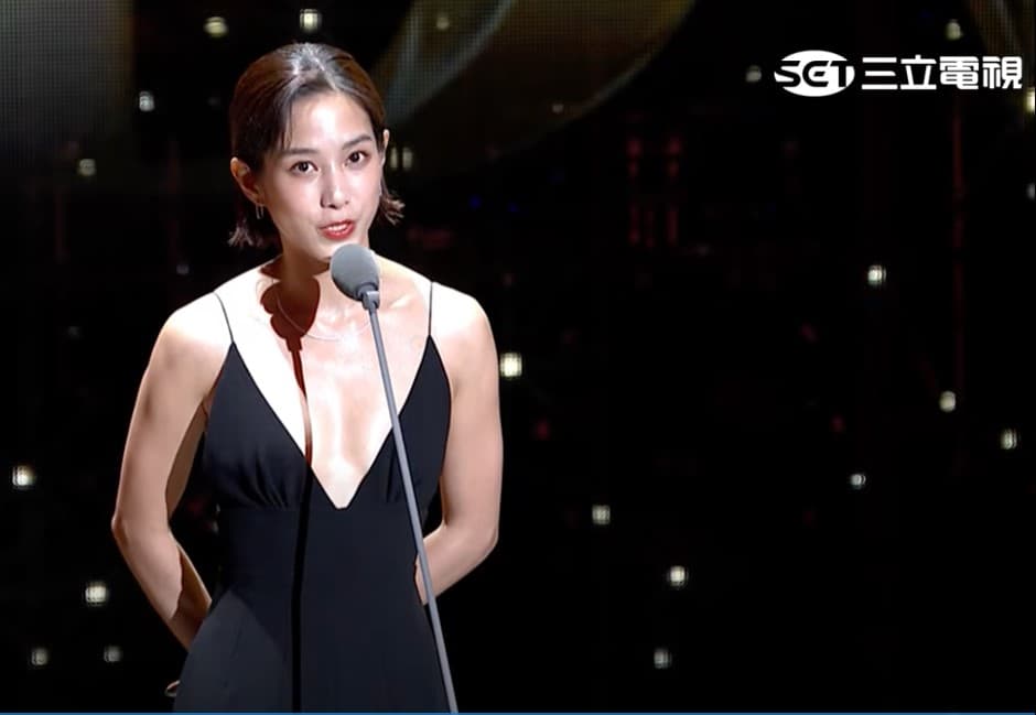 金鐘56/開場就出包!温貞菱走錯位 工作人員「崩潰對話」意外曝光網笑翻