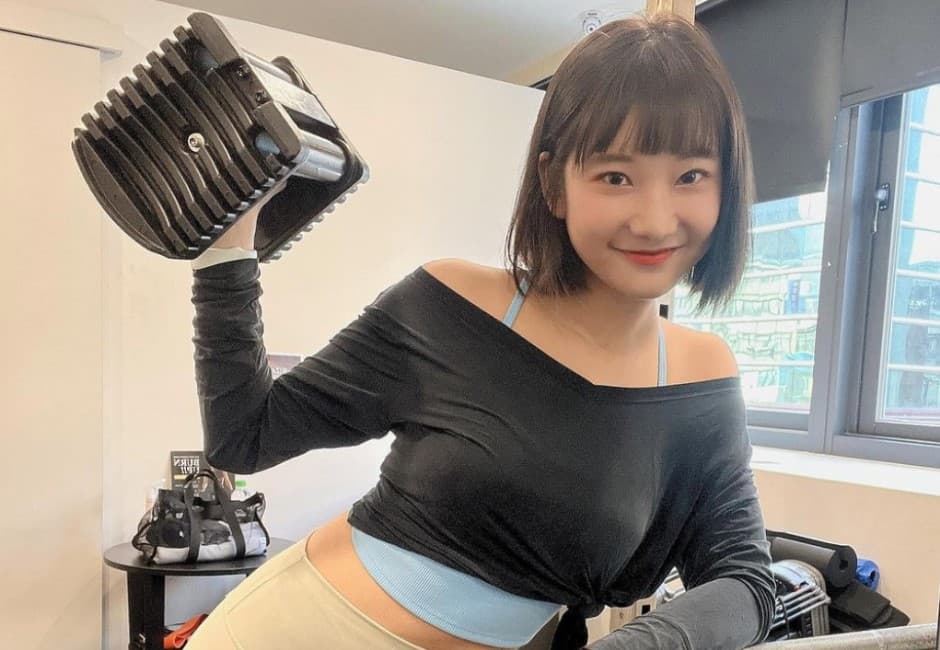 愛莉莎莎突收匿名包裹!包裝「貼滿負面新聞」傻眼:哪個瘋人送的