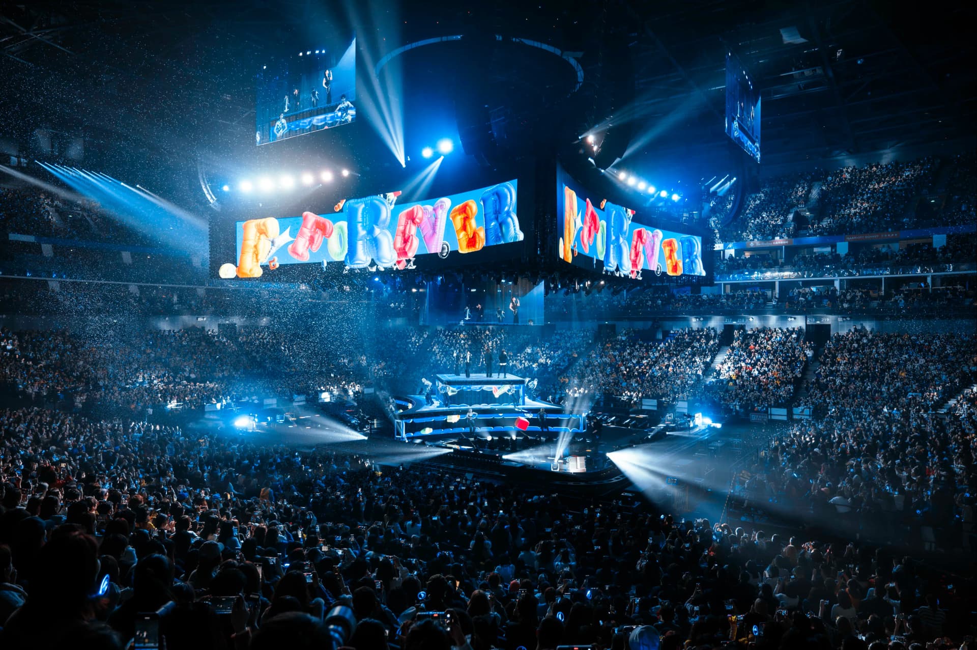 2.5億打造夢幻恆星宇宙!旋轉舞台驚險 阿信平安完唱傳遞愛心