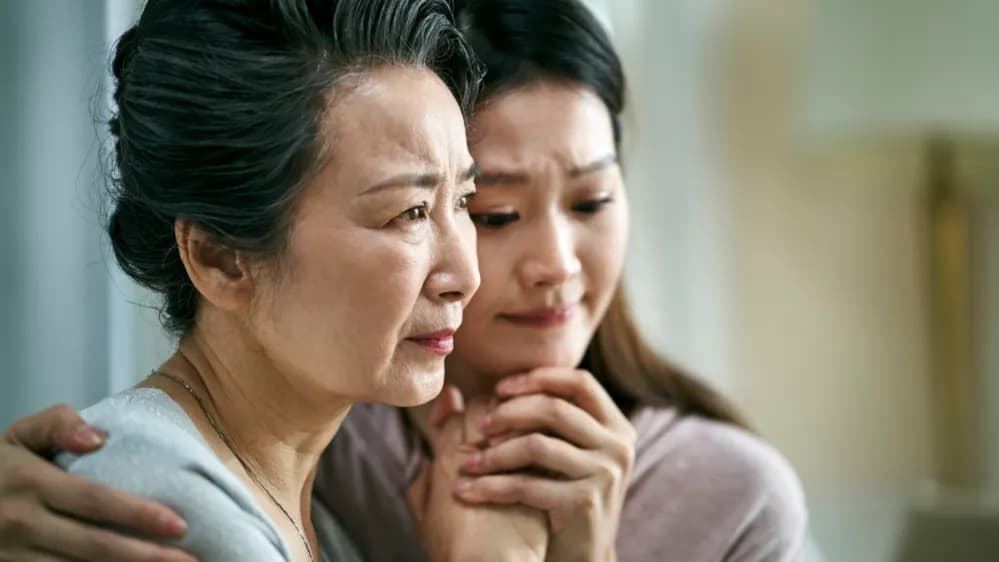 常忘東忘西是失智嗎?10大早期徵兆討論度 語言退化、判斷力下降要小心